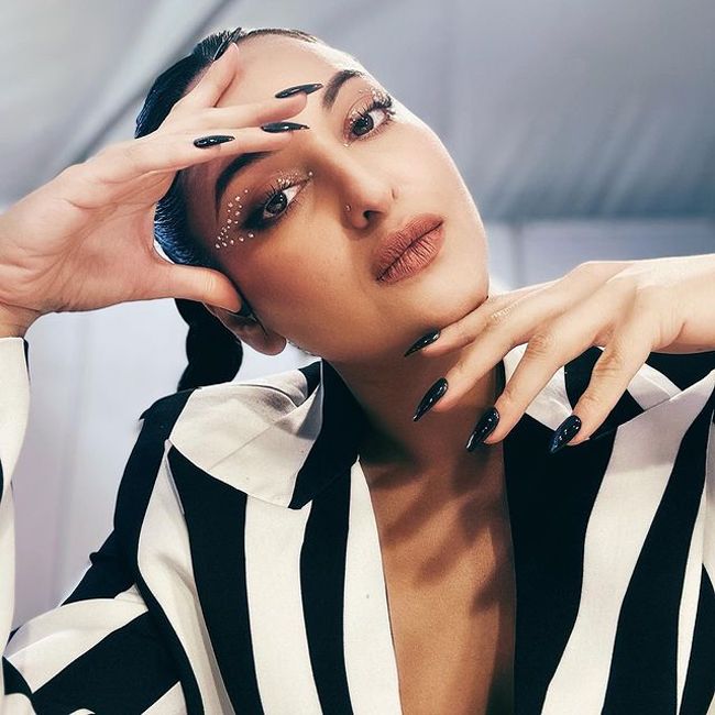 Colorful Clicks Of Sonakshi Sinha